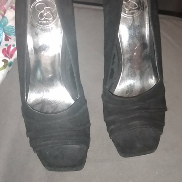 Heels - Picture 2 of 3